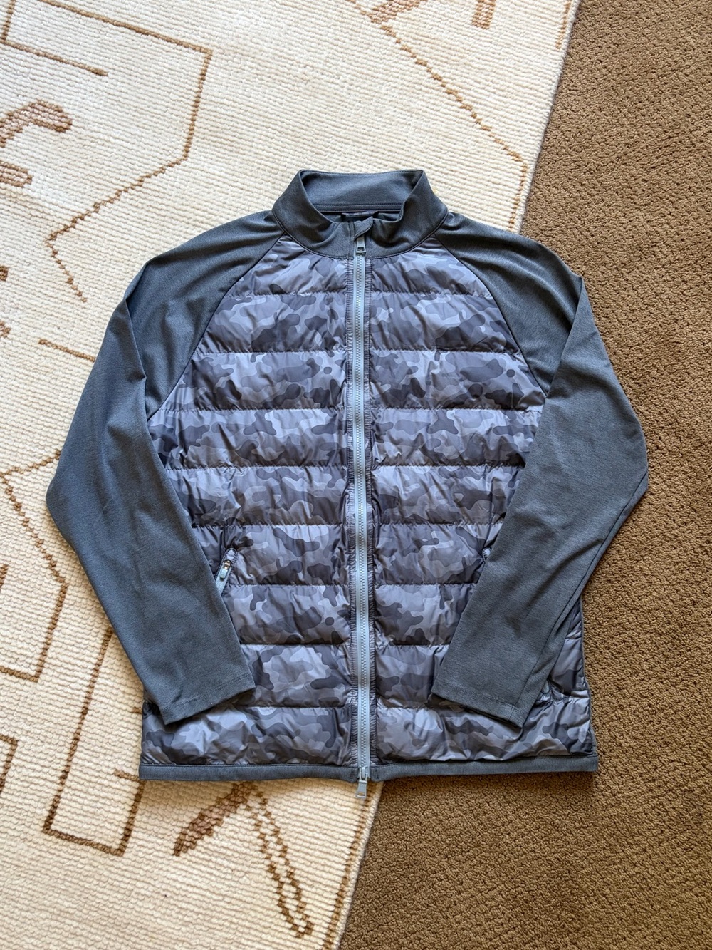 G/FORE Men’s The Shelby Camo Quilted Puffer Golf Jacket Bandon Dunes Large L